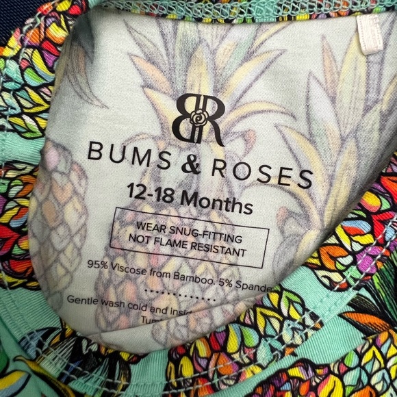 Bums & Roses Pineapples Shorty - Picture 2 of 2